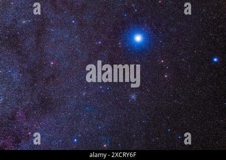 Dieser umrahmt oben ein 15° x 10°-Feld um Sirius, um den hellen Sternhaufen Messier 41 darunter einzuschließen. Aber auch im Rahmen gibt es mehrere andere Stockfoto
