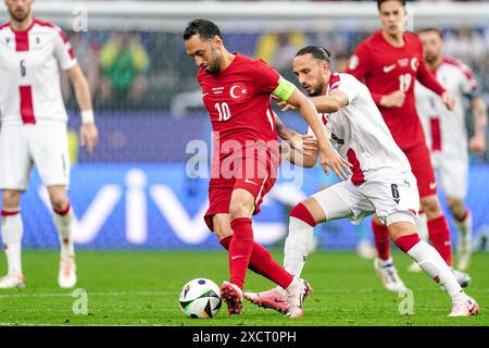 Dortmund, Deutschland. Juni 2024. DORTMUND, DEUTSCHLAND - 18. JUNI: Hakan Calhanoglu aus Turkiye kämpft am 18. JUNI 2024 im BVB Stadion Dortmund gegen Giorgi Kochorashvili aus Georgien im Spiel der Gruppe F - UEFA EURO 2024. (Foto: Joris Verwijst/BSR Agency) Credit: BSR Agency/Alamy Live News Stockfoto
