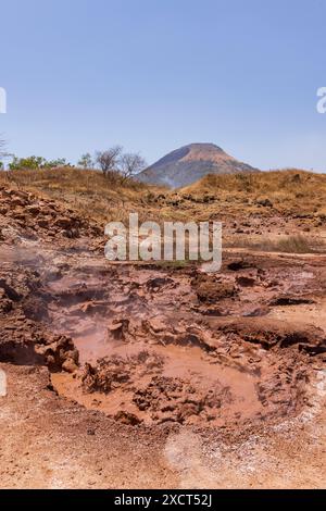 Landschaft Hervideros de San Jacinto heiße Quellen. Vulkanische Quelle in der Nähe von Leon in San Jacinto in Nicaragua, Zentralamerika Stockfoto