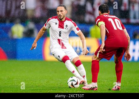 Dortmund, Deutschland. Juni 2024. DORTMUND, DEUTSCHLAND - 18. JUNI: Giorgi Kochorashvili von Georgien kämpft im Spiel der Gruppe F - UEFA EURO 2024 im BVB Stadion Dortmund am 18. Juni 2024 in Dortmund um den Besitz. (Foto: Joris Verwijst/BSR Agency) Credit: BSR Agency/Alamy Live News Stockfoto