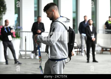 Hamburg, Deutschland. Juni 2024. Bruno Petkovic aus Kroatien kommt am 18. Juni 2024 im Hotel in Hamburg an. Foto: Marko Lukunic/PIXSELL Credit: Pixsell/Alamy Live News Stockfoto