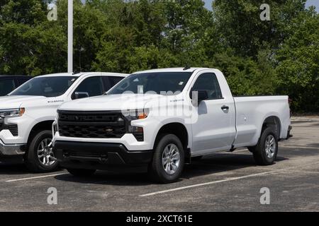 Plainfield - 16. Juni 2024: Chevrolet Silverado 1500, normale Fahrerkabine mit Zweiradantrieb. Chevy bietet den Silverado1500 mit einem 2,7-l-Turbomax-Motor mit 310 PS an. MEIN:202 Stockfoto