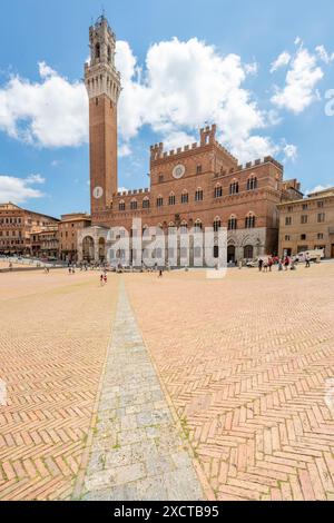 Siena, Italien; 22. Juni 2024 - Blick auf den Pubblico Palast in Siena, Italien Stockfoto