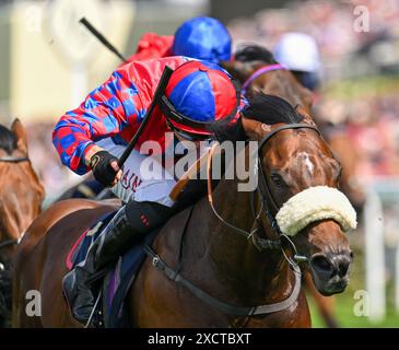 Ascot, Großbritannien. Juni 2024. Tom Marquand belegt Big Eve am ersten Tag von Royal Ascot den dritten Platz in den King Charles III Stakes. Quelle: Nigel Bramley Stockfoto