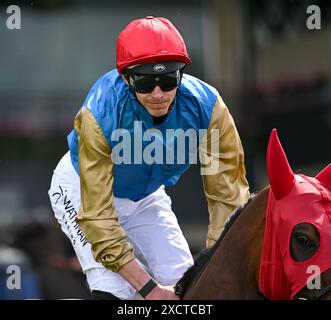 Ascot, Großbritannien. Juni 2024. James Doyle auf Rogue Lightning während der King Charles III Stakes am ersten Tag von Royal Ascot. Quelle: Nigel Bramley Stockfoto