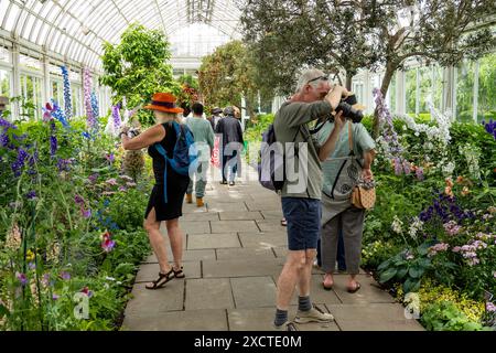 Der New York Botanical Garden in der Bronx ist ein berühmtes lebendiges Museum, Bildungseinrichtung und kulturelle Attraktion, USA 2024 Stockfoto