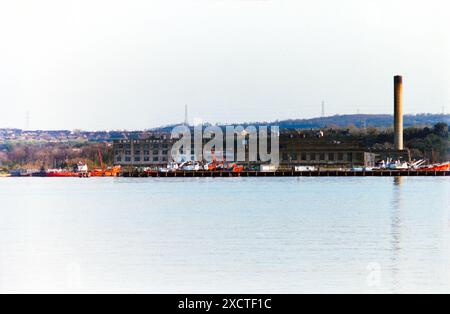 Empire Paper Mills (ehemals Ingress Abbey Paper Mills), erbaut zwischen 1906 und 1975 und liegt am Südufer der Themse Mündung, in der nordöstlichen Ecke des Ingress Park, Greenhithe, den formellen Gärten und dem Park, der mit Ingress Abbey verbunden ist. Es wurde 1993 geschlossen. Der Standort wurde umgebaut. Stockfoto