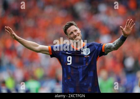 Hamburg, Deutschland. Juni 2024. Wout Weghorst aus den Niederlanden feiert im Volksparkstadion das Finale der UEFA EURO 2024 zwischen Polen und den Niederlanden. Endstand: Polen 1:2 Niederlande. (Foto: Grzegorz Wajda/SOPA Images/SIPA USA) Credit: SIPA USA/Alamy Live News Stockfoto