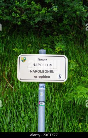 Wegbeschreibung auf dem Jakobsweg auf dem Jakobsweg auf der Napoleon-Route Stockfoto