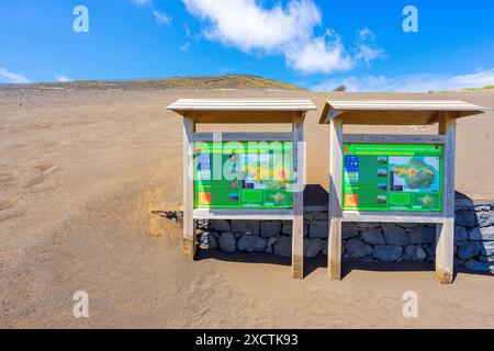 Informative Tabellen über die Trockenzone des Vulkans capelinhos, Insel Faial - Azoren-Archipel-Portugal. Stockfoto