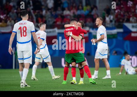 Cristiano Ronaldo (Portugal, #07), Francisco Fernandes da Conceicao (Portugal, #26) jubeln über den Sieg, GER, Portugal (POR) gegen Tschechische Republik (CZE), Fussball Europameisterschaft, UEFA EURO 2024, Gruppe F, 1. Spieltag, 18.06.2024 Foto: Eibner-Pressefoto/Michael Memmler Stockfoto