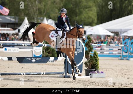 Yasmin Ingham von Großbritannien mit Rehy DJ während des CCI5* Showjumping bei den Longines Luhmuhlen Horse Trials am 16. Juni 2024, Luhmuhlen, Deutschland (Foto: Maxime David - MXIMD Pictures) Stockfoto