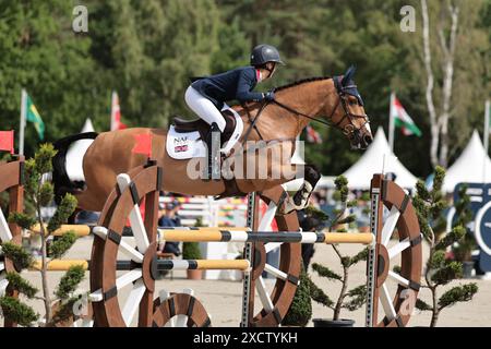 Yasmin Ingham von Großbritannien mit Rehy DJ während des CCI5* Showjumping bei den Longines Luhmuhlen Horse Trials am 16. Juni 2024, Luhmuhlen, Deutschland (Foto: Maxime David - MXIMD Pictures) Stockfoto