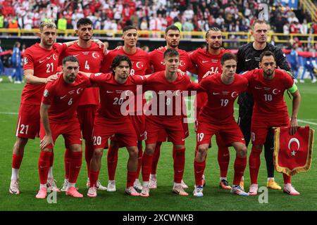 Dortmund. Juni 2024. Die Spieler von T¨¹rkiye stehen vor dem Spiel der Gruppe F der UEFA Euro 2024 zwischen T¨¹rkiye und Georgien am 18. Juni 2024 in Dortmund an. Quelle: Pan Yulong/Xinhua/Alamy Live News Stockfoto