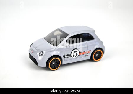 Hot WHEELS Fiat 500e – Wales, Großbritannien – 15. Juni 2024 Stockfoto