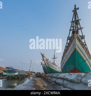 Jakarta, Indonesien - 9. Mai 2024. Port Sunda Kelapa besteht vermutlich seit dem 5. Jahrhundert. Stockfoto