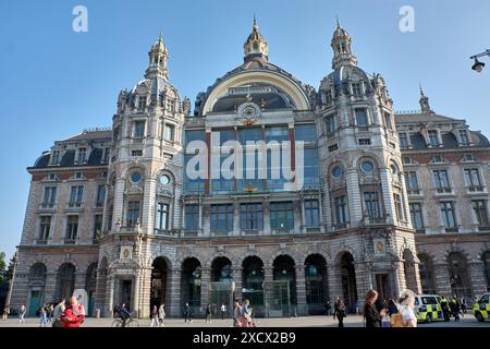 Antwerpen, Belgien;Juni,07,2024; Fassade des Bahnhofs Antwerpen-Centraal, ist der Hauptbahnhof in Antwerpen, Belgien. Es wird als einer der t angesehen Stockfoto