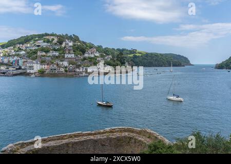 Wunderschöner Blick über den Fluss Dart von hoch über Bayard's Cove Fort in Richtung Kingswear Stockfoto