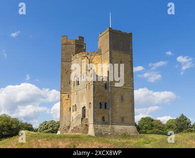 Äußere von Orford Castle an einem sonnigen Tag. Stockfoto