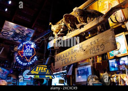 Innenraum der Bar im Gemischtwarenladen in Luckenbach, Texas, USA Stockfoto