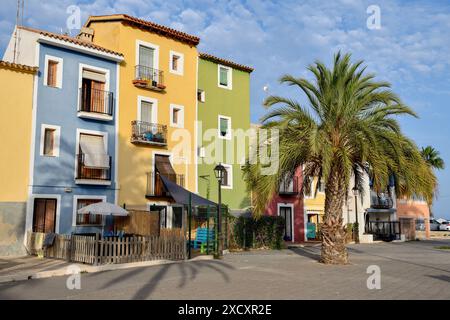 Geografie / Reisen, Spanien, Valencia, mehrfarbige Hausfassaden, La Vila Joiosa, VILLAJOIOSA, ADDITIONAL-RIGHTS-CLEARANCE-INFO-NOT-AVAILABLE Stockfoto