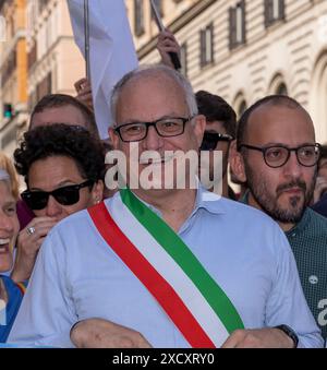 Roberto Gualtieri, Bürgermeister von Rom, unterstützt die Rechte der LGBTQIA, nimmt an der Rome Gay Pride 2024, 30. Ausgabe Teil. Rom, Italien, Europäische Union, EU Stockfoto