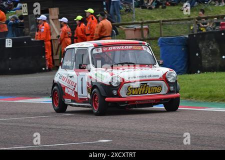 Mike Jordan, Mini7, die Dunlop Mini Se7en Challenge unterstützt von Mini Spares, zwei 20-minütige Rennen für zwei Fahrzeugvarianten, Mini 7 mit modifiziertem Stockfoto