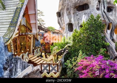 Dalat, Vietnam - 20. März 2015: Erstaunliche Fassade von Crazy House (Hang Nga Gästehaus). Fantastische Architektur des Märchenhauses. Stockfoto