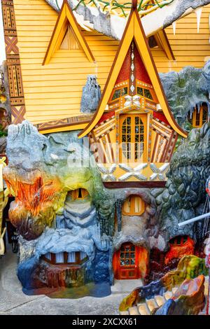 Dalat, Vietnam - 20. März 2015: Erstaunliche Fassade von Crazy House (Hang Nga Gästehaus). Fantastische Architektur des Märchenhauses. Stockfoto