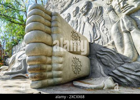 Nha Trang, Vietnam - 9. April 2015: Liegender Buddha in der Long-Son-Pagode in der Provinz Khanh Hoa. Die Long Son Pagode ist eine beliebte Touristenattraktion Asiens Stockfoto