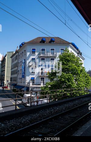 Hotel am 22. Mai 2023 am Rande des Bahnhofs Genf Cornavin in der Schweiz. Hotel au abords de la Gare de Geneve Cornavin en Suisse le 22. mai 202 Stockfoto