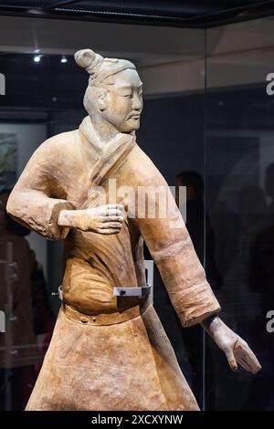 XI'an, Provinz Shaanxi, China - 28. Oktober 2015: Skulptur des Terrakotta-Soldaten der berühmten Terrakotta-Armee. Stockfoto