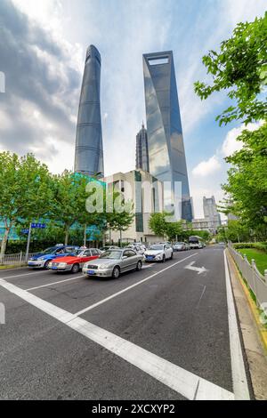 Shanghai, China - 31. Oktober 2015: Fantastischer Blick auf den Shanghai Tower, den Jin Mao Tower und das Shanghai World Financial Center. Stockfoto