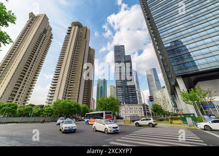 Shanghai, China - 31. Oktober 2015: Malerischer Blick auf die Hochhäuser im Pudong New Area (Lujiazui). Stockfoto