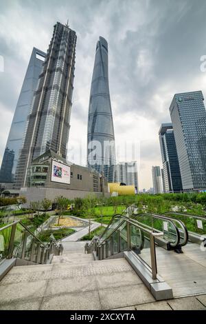 Shanghai, China - 31. Oktober 2015: Wunderbarer Blick auf den Shanghai Tower, den Jin Mao Tower und das Shanghai World Financial Center. Stockfoto