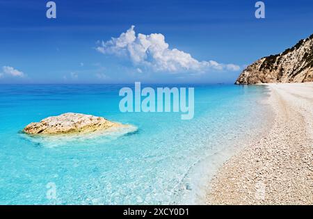 Egremni Beach einer der schönsten Strände der Insel Lefkada an der Ionischen Küste Griechenlands Stockfoto