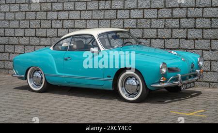 Lelystad, Niederlande, 16.06.2024, klassischer Sportwagen Volkswagen Karmann Ghia 1500 Coupé von 1969 beim National Old Timer Day Stockfoto