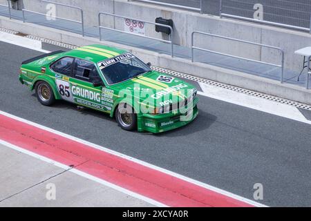 Los Arcos, Spanien-25. Mai 2024: 1982 BMW 635 Super Production (E24), Rennwagen, erste Generation des BMW 6er Stockfoto