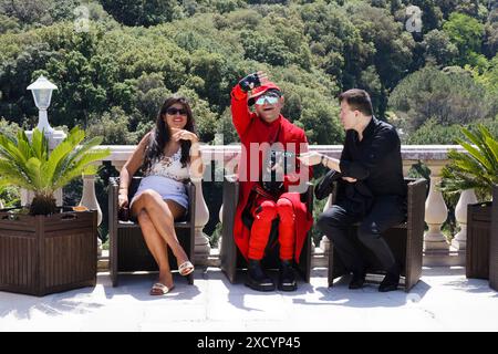 Vallauris, Frankreich. Mai 2024. Gast besucht die Modenschau von Juliette Dubois Espinasse, die von Laurent Amar während des Filmfestivals in Cannes veranstaltet wird. Stockfoto