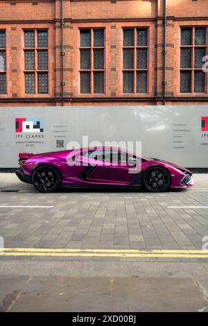 Lamborghini Revuelto auf Viola Bast Stockfoto