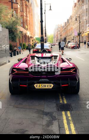 Lamborghini Revuelto auf Viola Bast Stockfoto