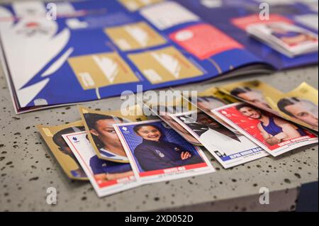 Paris, Frankreich. Juni 2024. Offizielle Olympische Spiele von Panini Paris 2024 während der Präsentation der offiziellen lizenzierten Produkte von Paris 2024 in Paris, Frankreich, am 19. Juni 2024. Foto: Tomas Stevens/ABACAPRESS. COM Credit: Abaca Press/Alamy Live News Stockfoto