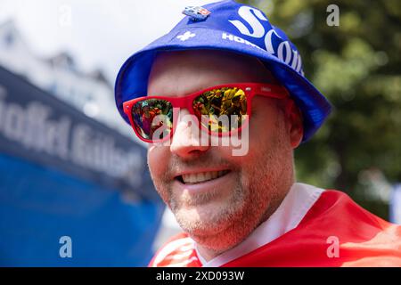 EM24 Fan in Köln, Schottland gegen Schweiz. Deutschland, Köln am 19.06.2024: Ein Fan beider Parteien, Schottland und der Schweiz. *** EM24 Fan in Köln, Schottland gegen Schweiz Deutschland, Köln am 19 06 2024 Ein Fan beider Parteien, Schottland und Schweiz Stockfoto