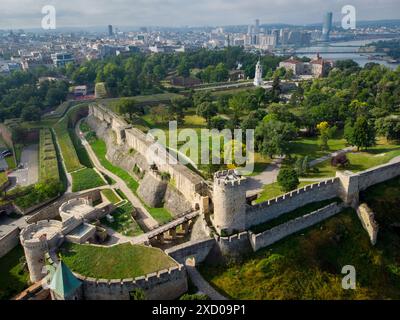 Aeria Drohne Blick auf den Kalemegdan Park im Sommer, Belgrad, Serbien. Stockfoto