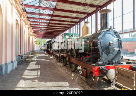 Lokomotive - de Grote Groene SS 326, auf dem Bahnsteig des niederländischen Eisenbahnmuseums in Utrecht. Stockfoto