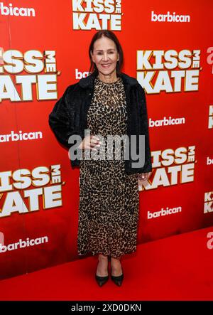 London, Großbritannien. Juni 2024. Dame Arlene Phillips besucht den Presseabend für „Kiss Me, Kate“ im Barbican Theater in London. (Foto: Brett Cove/SOPA Images/SIPA USA) Credit: SIPA USA/Alamy Live News Stockfoto