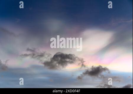 Nacreous Clouds über Durham, England, Großbritannien Stockfoto