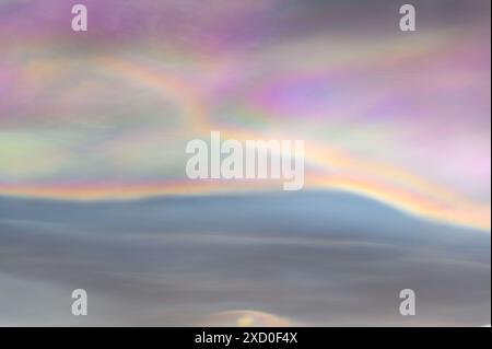 Nacreous Clouds über Durham, England, Großbritannien Stockfoto