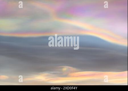 Nacreous Clouds über Durham, England, Großbritannien Stockfoto