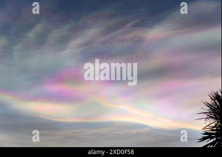 Nacreous Clouds über Durham, England, Großbritannien Stockfoto